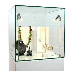 Lit_Glass_Jewellery_Cabinet_by_Exhibition_Plinths